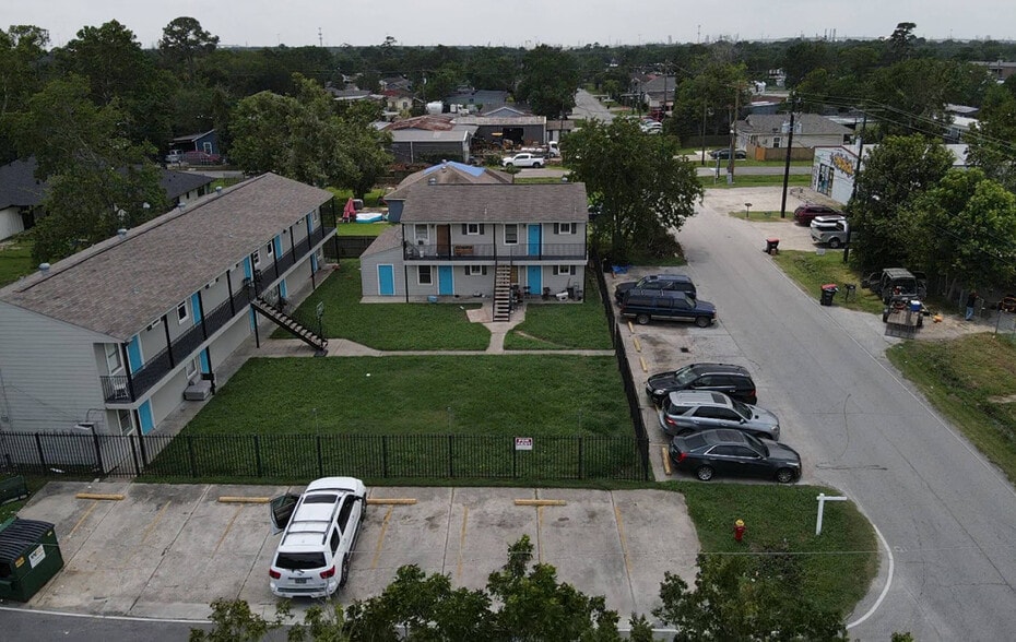 More Photos Of 14302 Laredo St, Houston Apartments For Sale