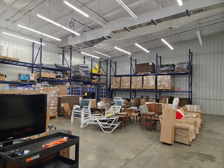 More Photos Of 44 Washington St, Auburn Auto Repair For Lease