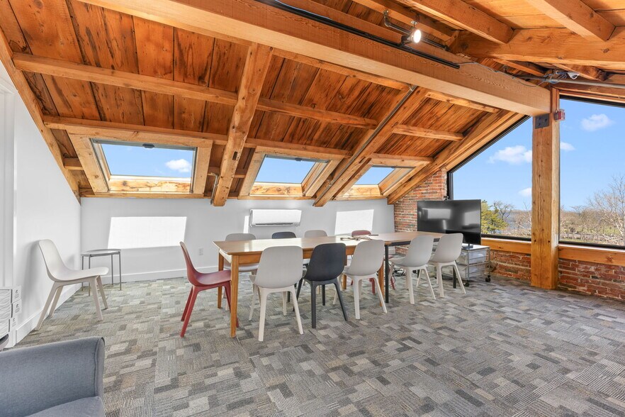 More Photos Of 40R Merrimac St, Newburyport Loft Creative Space For Lease