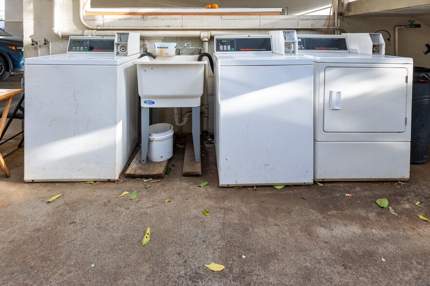 More Photos Of 534 Kamoku St, Honolulu Apartments For Sale