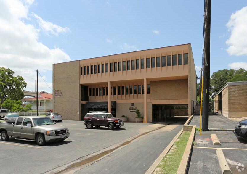 More Photos Of 1009 40th St E, Austin Medical For Lease