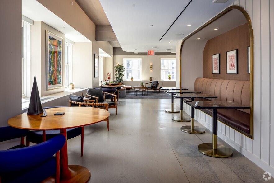 More Photos Of 75 Rockefeller Plaza, New York Office For Sale