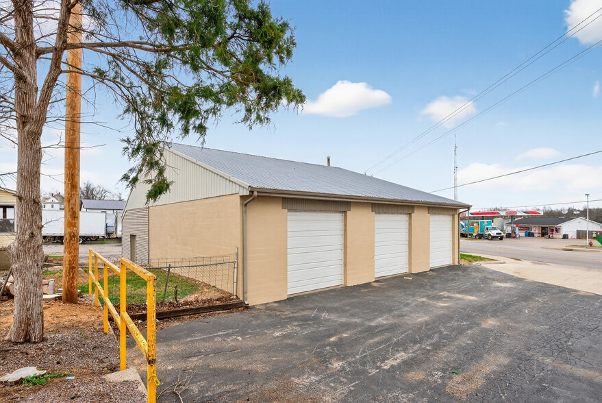 More Photos Of 317 S Kingshighway St, Perryville Industrial For Sale