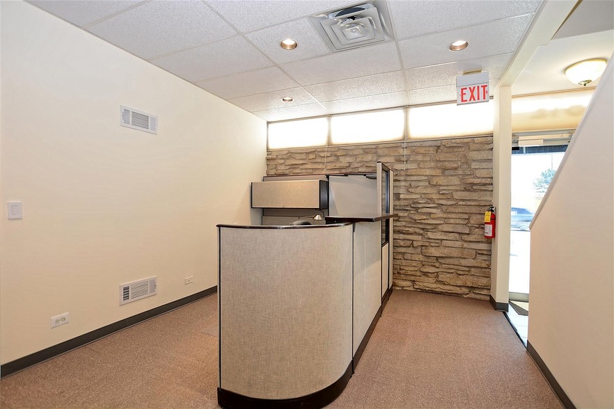 More Photos Of 512 Higgins Rd, Park Ridge Office For Lease