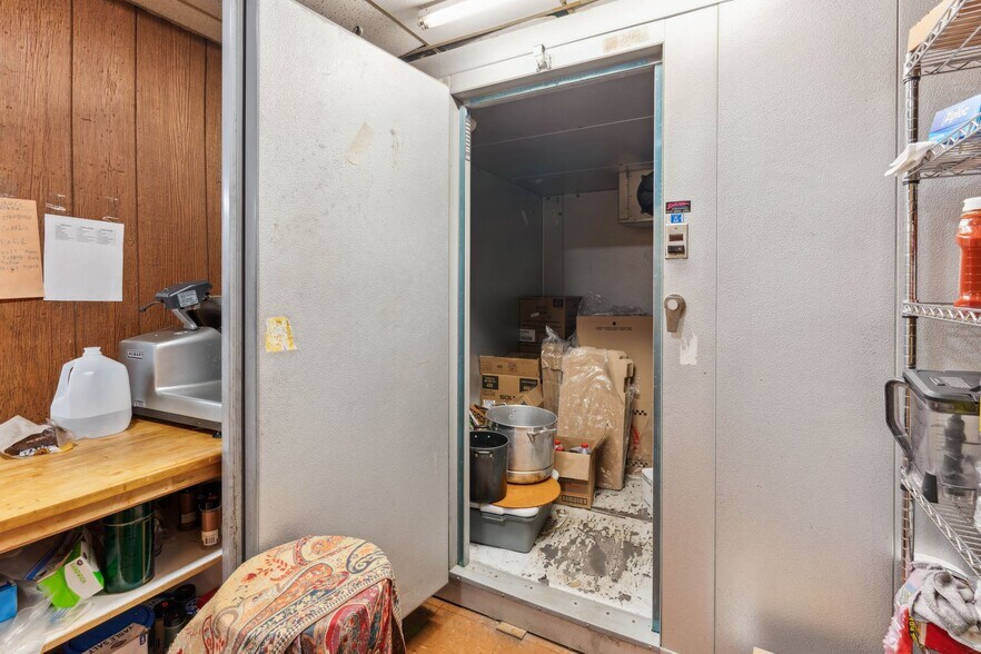 More Photos Of 117 Clinton St, Shrewsbury Freestanding For Sale