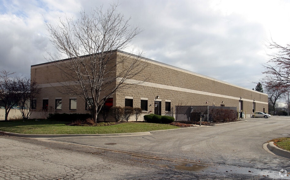 More Photos Of 7526 Industrial Dr, Forest Park Manufacturing For Lease