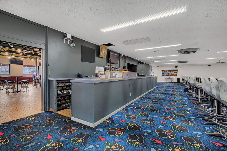 More Photos Of 905 Theodore St, Crest Hill Restaurant For Sale