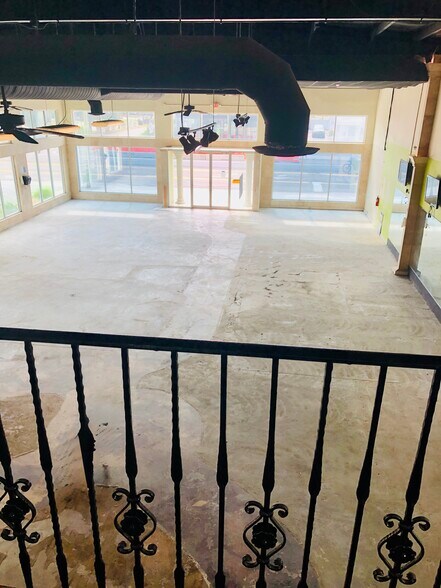 More Photos Of 2905 W Kennedy Blvd, Tampa Freestanding For Sale