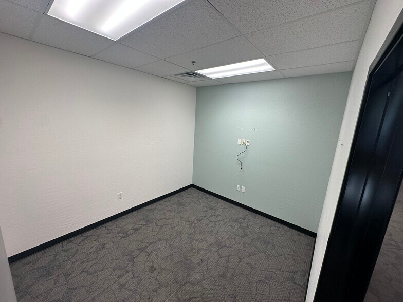 More Photos Of 21031 N Cave Creek Rd, Phoenix Unknown For Lease