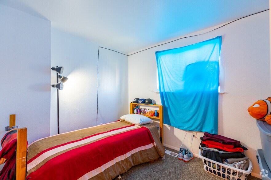 More Photos Of 6028 Vanderbilt Dr, Mount Morris Apartments For Sale