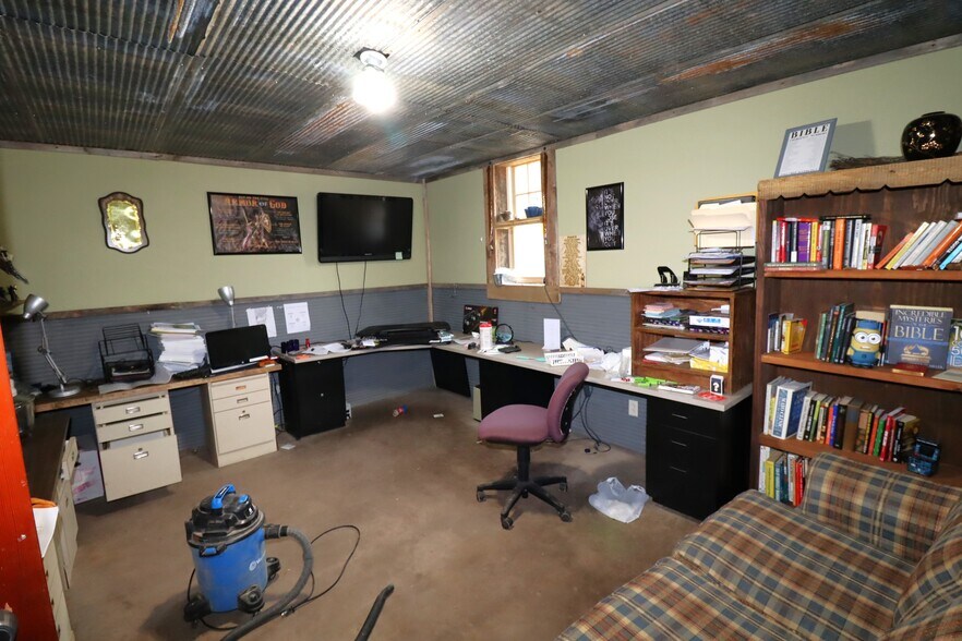 More Photos Of 3600 Ellis Ave, Ashland Flex For Sale