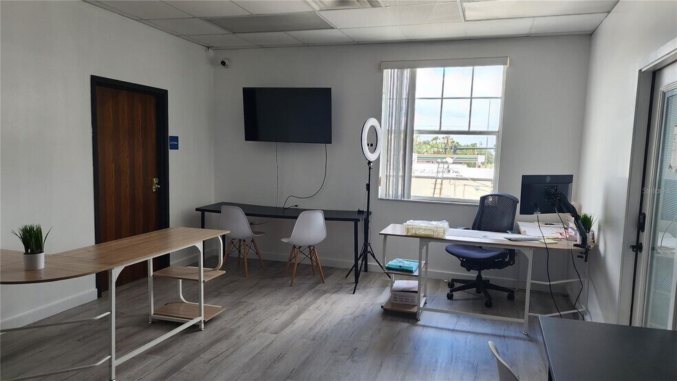 More Photos Of 43344 Highway 27, Davenport Coworking Space