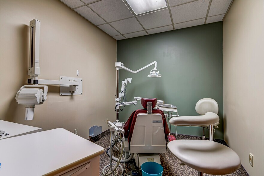 More Photos Of 2965 S MacArthur Blvd, Springfield Medical For Sale