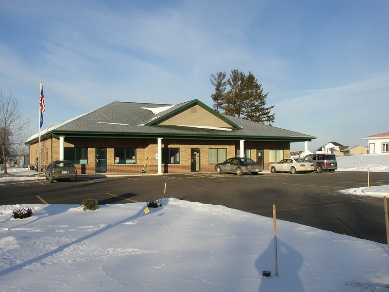 More Photos Of N1697 Municipal Dr, Greenville Office For Lease