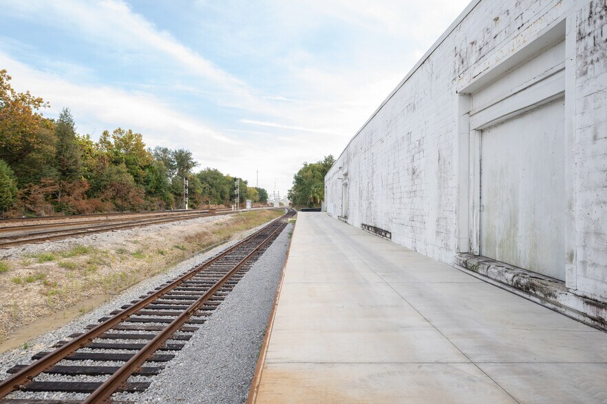 More Photos Of 2481 Dennis St, Jacksonville Manufacturing For Sale