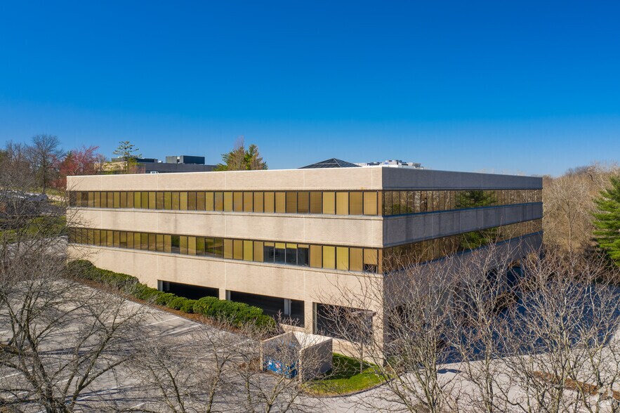 More Photos Of 1716 Hidden Creek Ct, Saint Louis Office For Lease