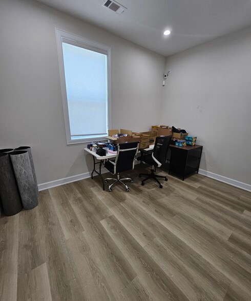 More Photos Of 1325 Main St, Katy Office For Lease