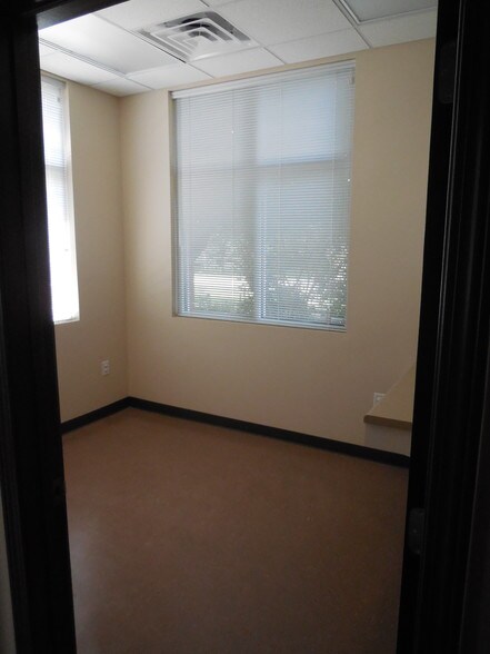 More Photos Of 3806 Peachtree Ave, Wilmington Medical For Lease