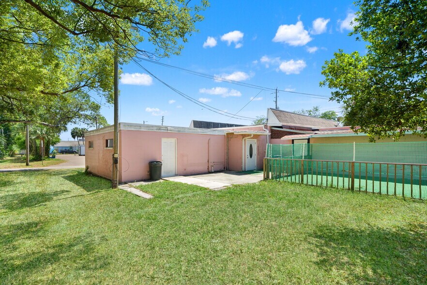 More Photos Of 6603 N Florida Ave, Tampa Veterinarian Kennel For Lease