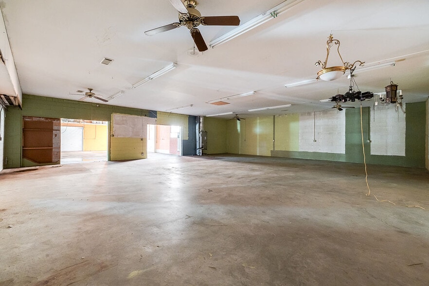 More Photos Of 3104 Skidaway Rd, Savannah Freestanding For Sale