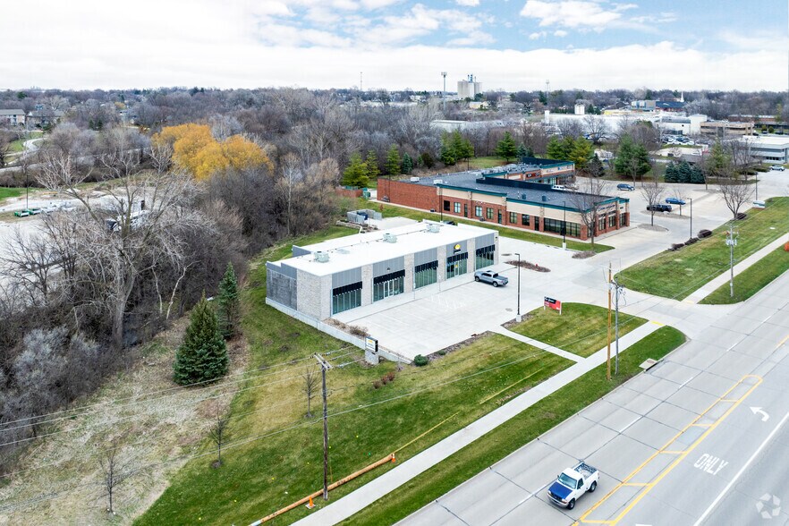 More Photos Of 1005 8th St SW, Altoona Storefront For Lease