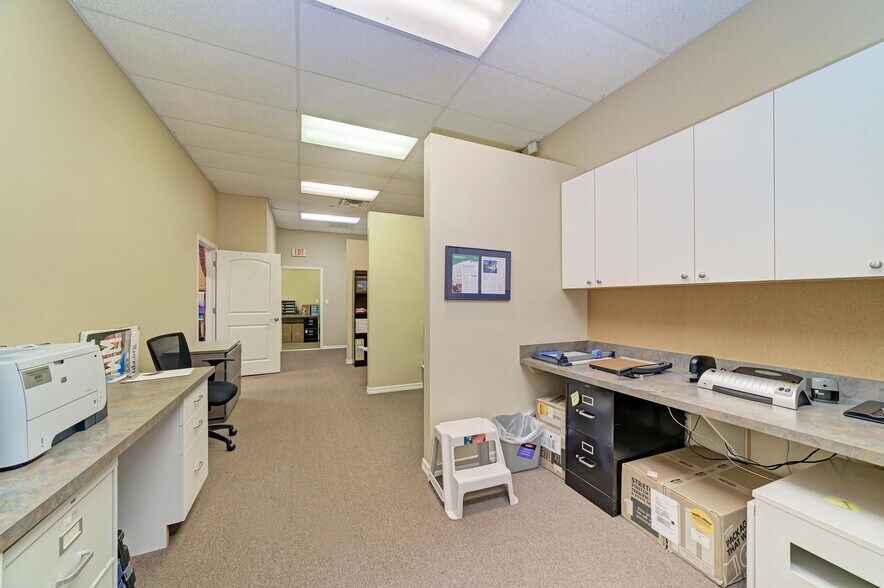 More Photos Of 2555 Porter Lake Dr, Sarasota Light Manufacturing For Sale