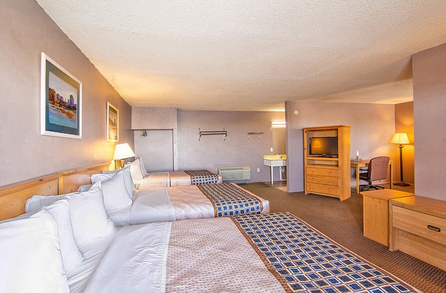 More Photos Of 2224 N White Sands Blvd, Alamogordo Hotel For Sale