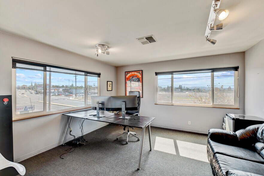 More Photos Of 1025 W Arrow Hwy, Glendora Medical For Lease