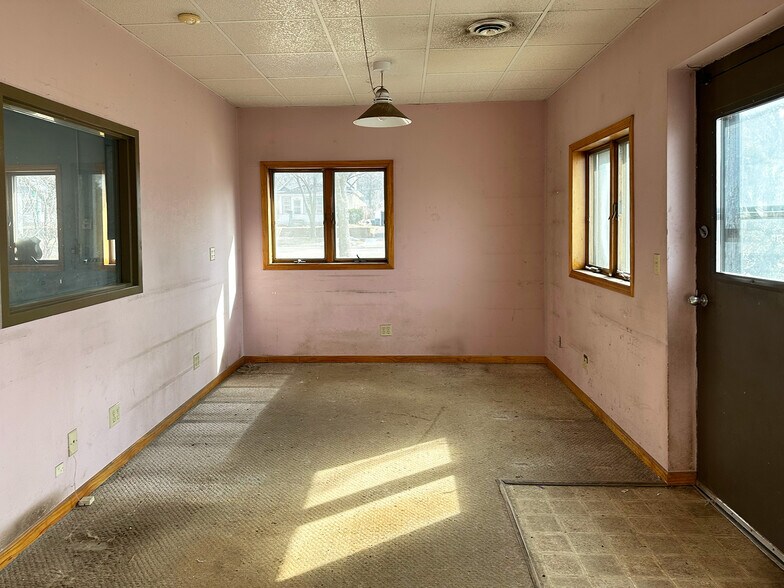 More Photos Of 2603 E 7th Ave, North Saint Paul Light Manufacturing For Sale