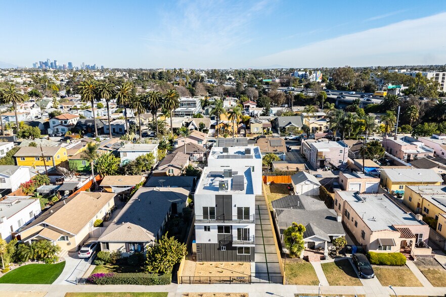 More Photos Of 2404 S Cochran Ave, Los Angeles Apartments For Sale