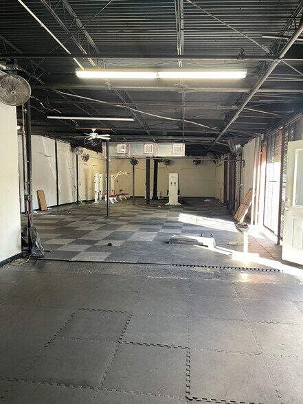 More Photos Of 4214 W Virginia Ave, Tampa Warehouse For Lease
