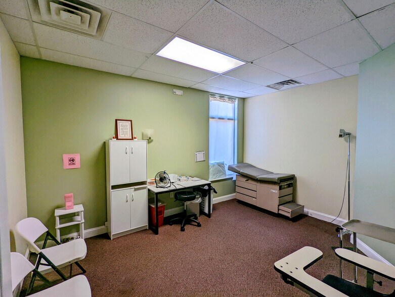 More Photos Of 16021 Kairos Rd, Colonial Heights Medical For Lease