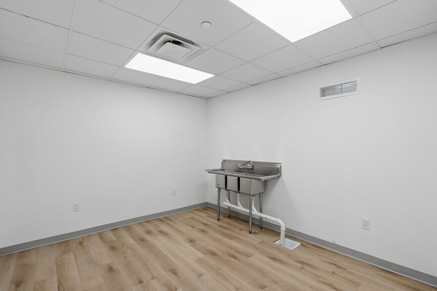 More Photos Of 2300 S High St, Columbus Apartments For Lease