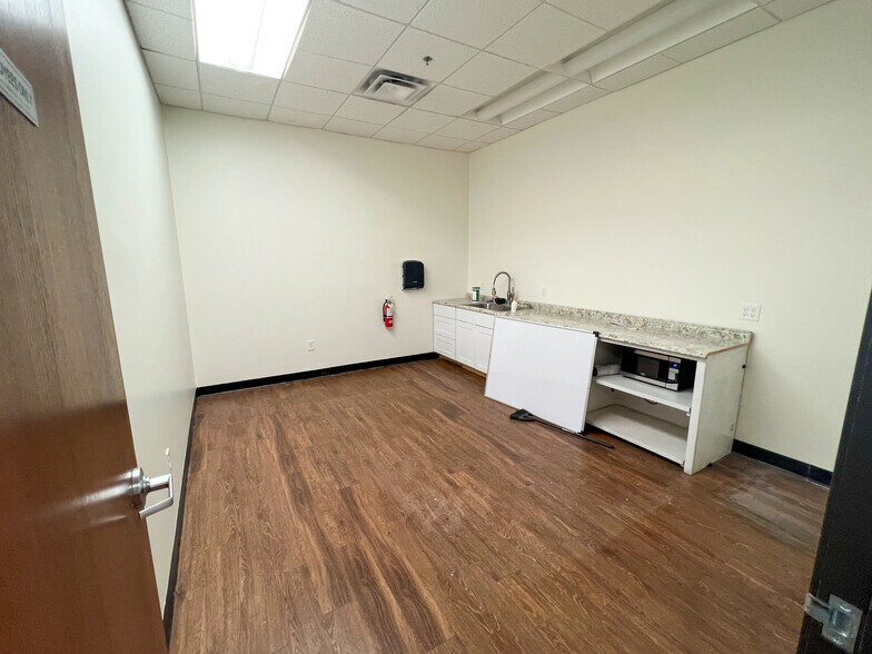 More Photos Of 9150 W Indian School Rd, Phoenix Medical For Sale