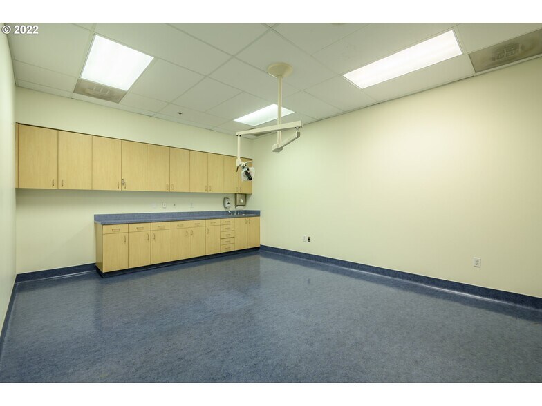More Photos Of 375 SE Norton Ln, Mcminnville Medical For Lease