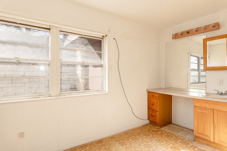 More Photos Of 104 E 5th St, Brady Office Residential For Sale