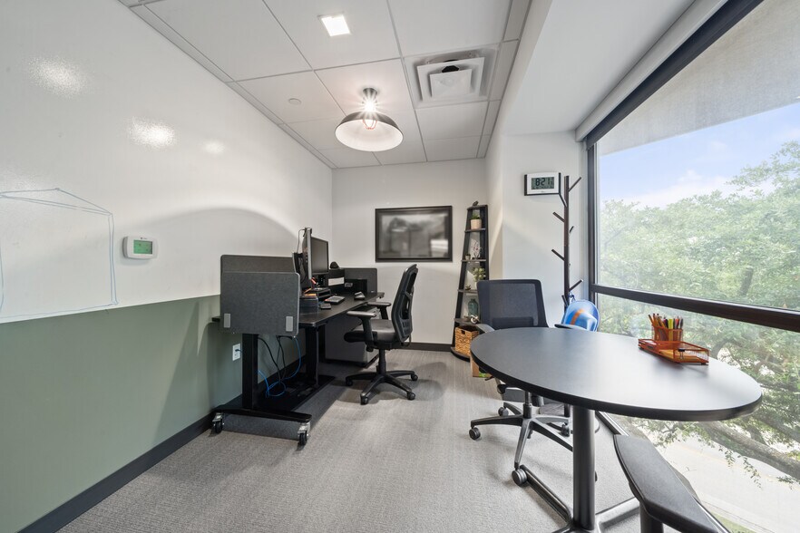 More Photos Of 7620 Guadalupe St, Austin Office For Lease