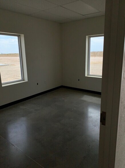 More Photos Of 2277 Ocotillo Dr, Pecos Warehouse For Sale