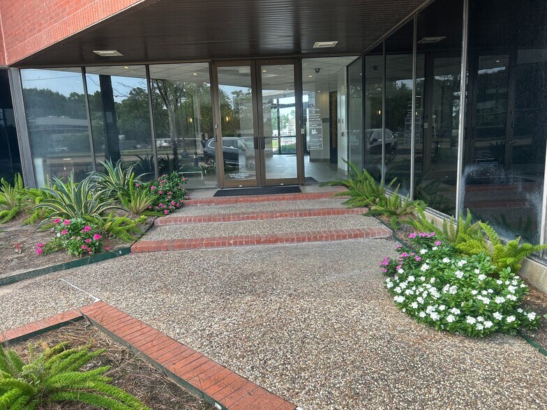 More Photos Of 14505 Torrey Chase Blvd, Houston Office For Lease