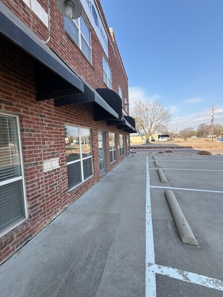 More Photos Of 213 TX-342, Red Oak General Retail For Sale