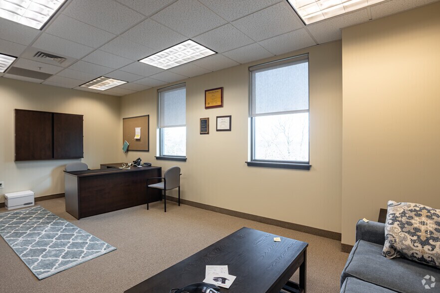 More Photos Of 1405 S County Trl, East Greenwich Medical For Lease