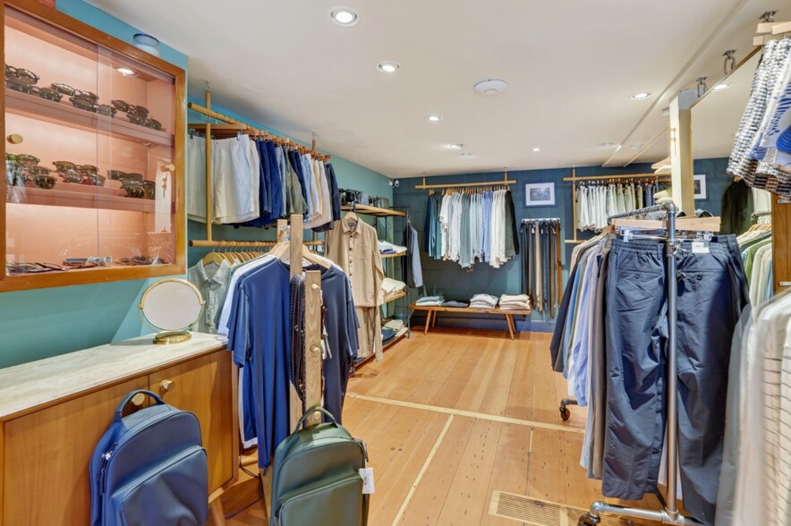 More Photos Of 9 Winter St, Edgartown Storefront For Lease