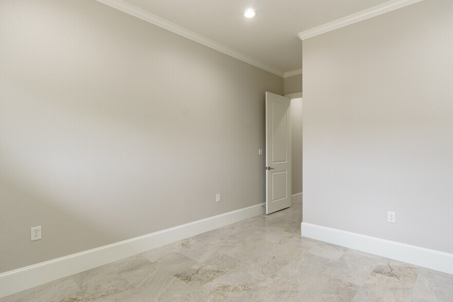 More Photos Of 12414 Spring Cypress Rd, Tomball Medical For Sale