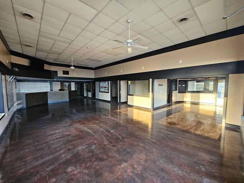 More Photos Of 6511 S Transit Rd, Lockport Freestanding For Lease