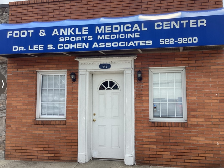 Primary Photo Of 642 E Chester Pike, Ridley Park Medical For Sale