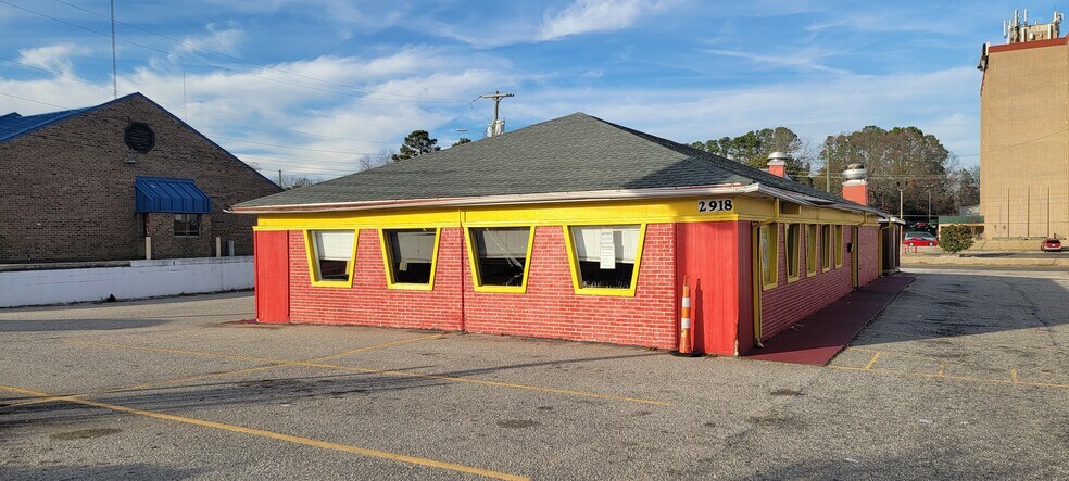 Primary Photo Of 2918 Bragg Blvd, Fayetteville Restaurant For Lease