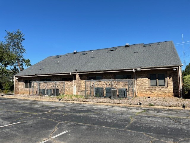 More Photos Of 4200 E North St, Greenville Office For Lease
