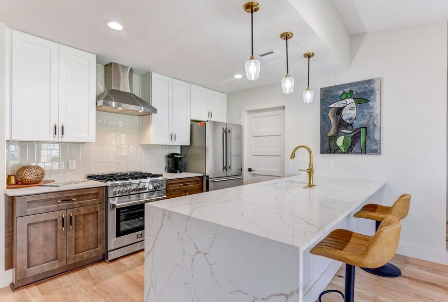 More Photos Of 7002 Whispering Oaks Dr, Austin Specialty For Sale