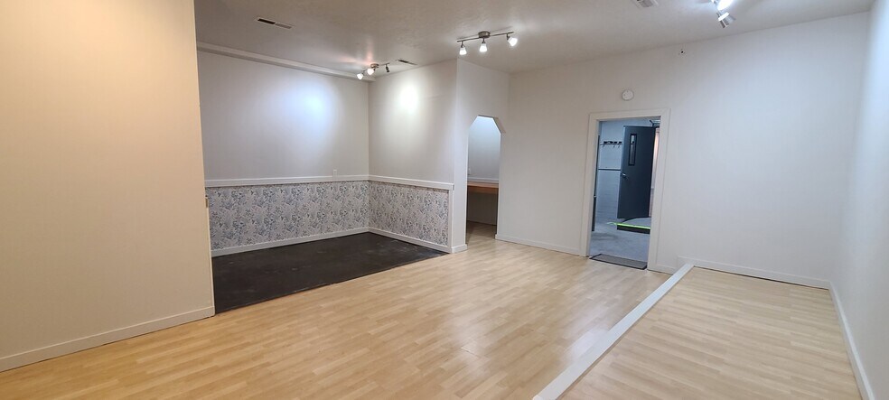 More Photos Of 337-341 Bush St SE, Salem Storefront For Lease