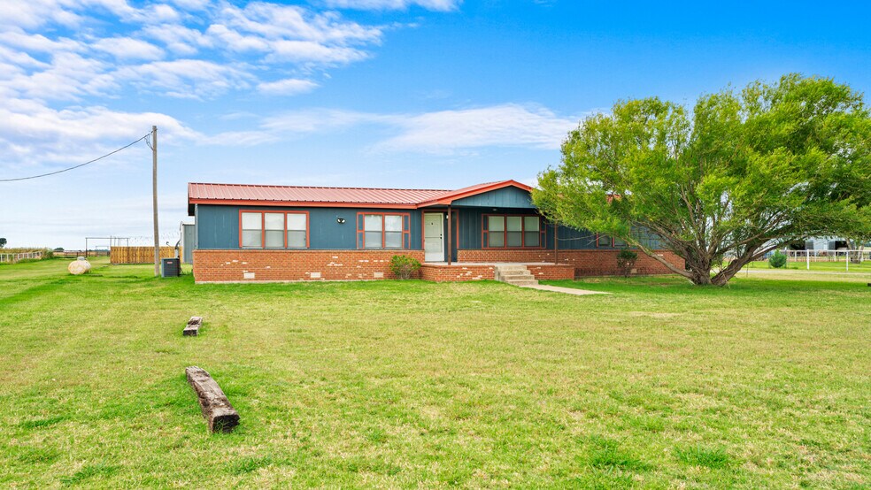 More Photos Of 20500 N 2810 Rd, Kingfisher Lodge Meeting Hall For Sale